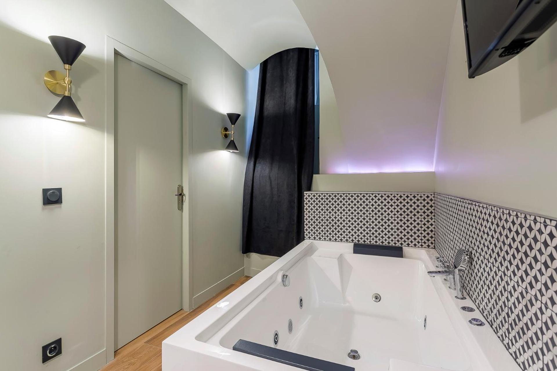 Suite Romantique Balneo Centre Lyon Exterior photo